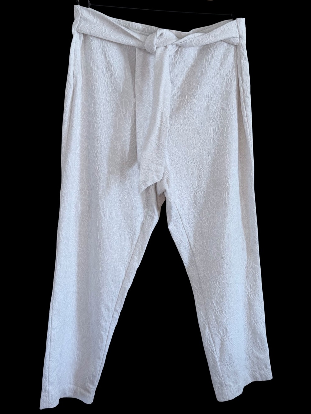 Jules & Leopold Women’s Textured Front Tie Crop Pants In Off White - Medium